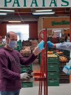 Mercalicante distribuye 2000 mascarillas a través de Mercasa que han sido donadas por la comunidad h