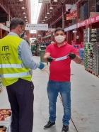 Mercalicante distribuye 2000 mascarillas a través de Mercasa que han sido donadas por la comunidad h