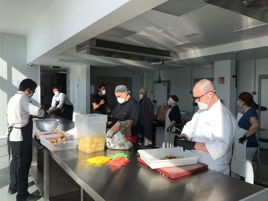 Colaboramos en la iniciativa de cocina solidaria impulsada por ARA para ayudar a familias vulnerables