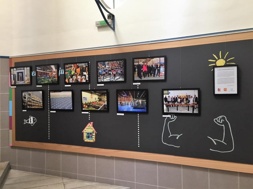 La exposición ‘50 años de historia de Mercalicante’ comienza su itinerancia y recala en el Mercado Central