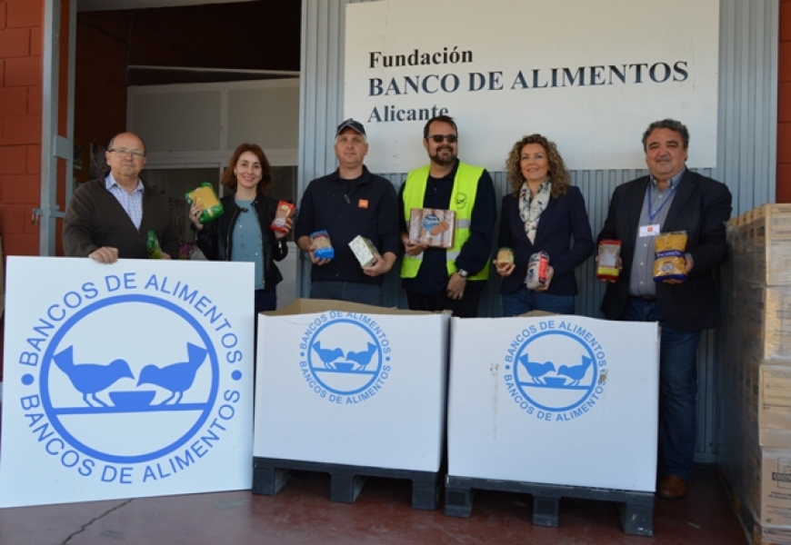 El Banco de Alimentos recibe los productos recogidos en el Cross Escolar Solidario ‘Salud Mediterrán