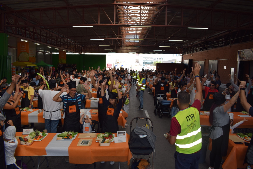 Mercalicante dedica más de 18 toneladas de fruta para apoyar el desarrollo de 159 actividades solidarias, deportivas y educativas.